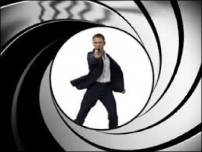 ''Question sur le cinéma : Quel acteur a interprété en premier le rôle de James Bond ? ... Allez-y ... '' 
(Mamadou) : ''Non non, je vais dire un truc mais... ''