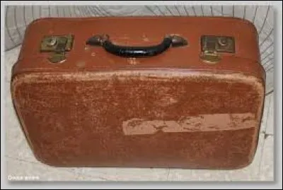 ''Bon... Qui a écrit ''La Valise en carton'' ? ''