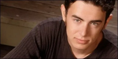 Dans quelle série Colin Hanks est Alex Whitman ?