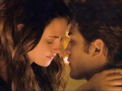 Edward accepte de mordre Bella  condition qu'elle...
