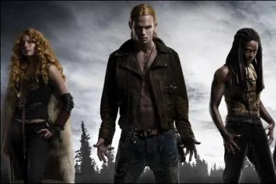 Qui Bella voit-elle dans l'eau aprs avoir saut de la falaise ?