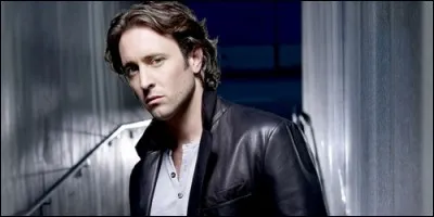 Alex O'Loughlin est Mick St. John dans :