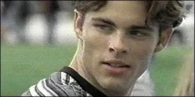 Dans quelle série James Marsden interprète le rôle de Ricky Beckett ?