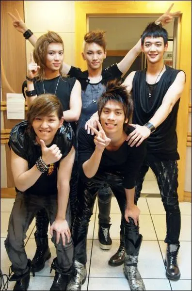 Qui a dit 'Je suis un mec hot ! Et maintenant je travaille pour devenir aussi indispensable que l'oxygne' ?