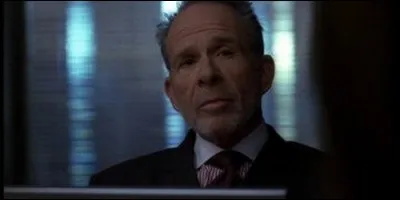 Quel acteur joue le rôle de Arvin Sloane dans "Alias" ?