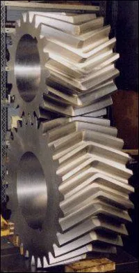 Ce gnial touche--tout inventa un modle d'engrenage avant de crer sa firme automobile. Il s'inspira de sa premire invention pour trouver le logo de sa nouvelle firme. Il s'agit de...