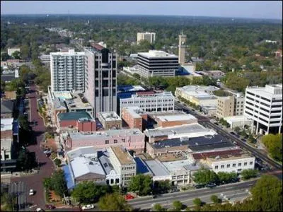 Ville de 181, 376 habitants, c'est la capitale de la Floride. De quelle ville s'agit-il ?