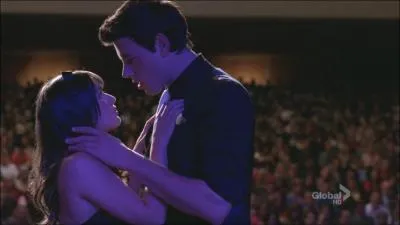 Sur quelle chanson Finn et Rachel s'embrassent-ils ?