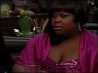 Qui accompagne Mercedes au bal de promo ?