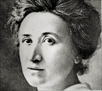 Rosa Luxemburg (1871-1919) était à la tête d'un mouvement ''spartakiste'' qui échouera et sera durement réprimé. Elle-même fut assassinée...