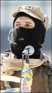 Du fond de sa province du Chiapas au Mexique, un homme apparaissant toujours masqué d'un passe-montagne mène une révolution depuis 1994. Il se fait appeler ''le sous-commandant -----------------'' .