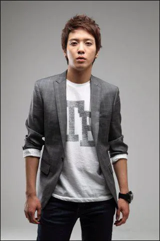 Qui en est le leader depuis janvier 2010 ?