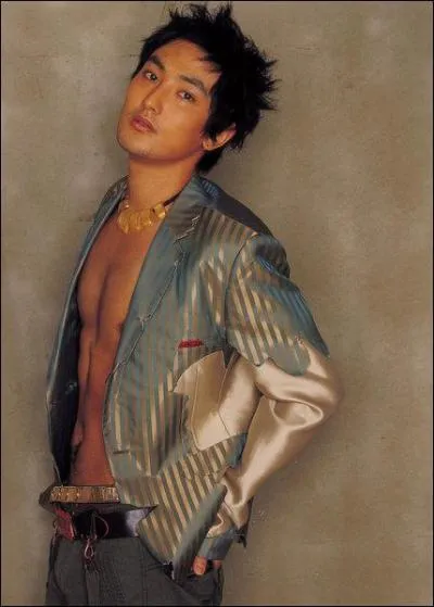 Quel est l'ancien groupe spar depuis 2001 dont il faisait partie ?