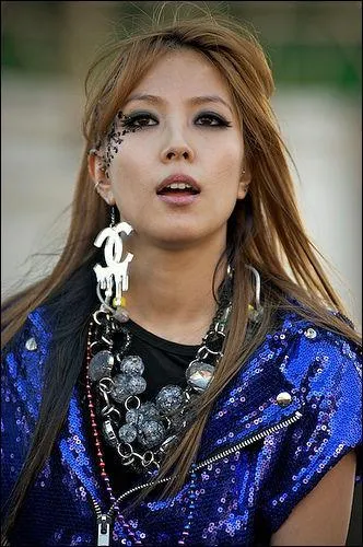 Quel ge avait-elle  la sortie de son premier album ?