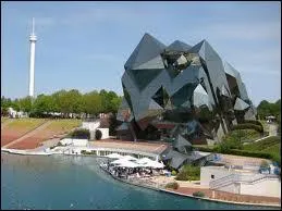 Quelle personnalit politique imagine au dbut des annes 80 le Parc du Futuroscope ?