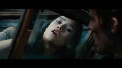 Pour quelle raison Syrena est-elle la captive de Barbe Noire ?