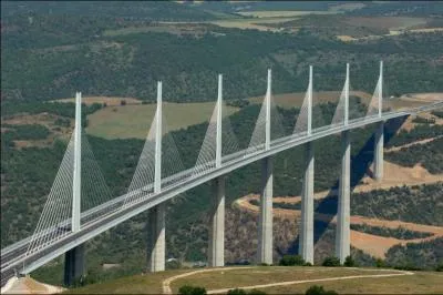 Quel est ce viaduc devenu clbre construit au 21me sicle ?