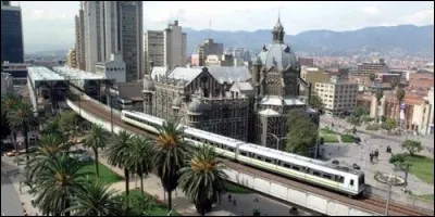 Quelle ville colombienne, fort associée un temps à Pablo Escobar, se présente comme la capitale mondiale du tango ?