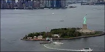 Quel monument se trouve à Manhattan aux Etats-Unis ?
