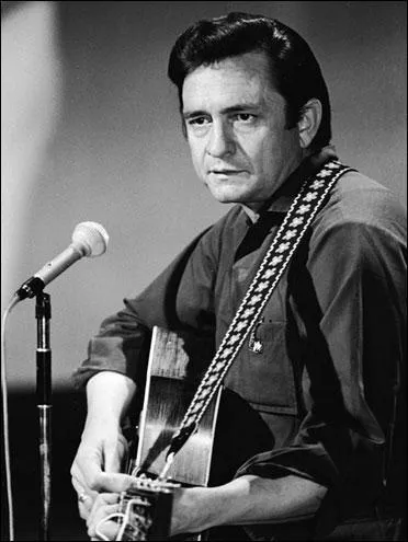 Quel acteur incarne le chanteur de country Johnny Cash dans le film 'Walk the Line' en 2005 ?