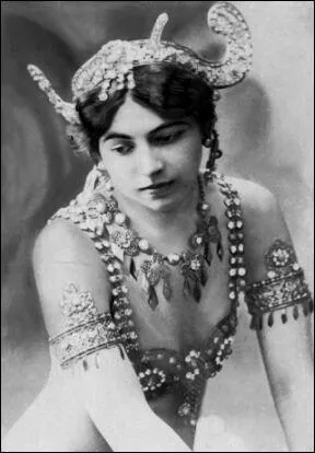 Quelle actrice incarne la danseuse/espionne Mata Hari dans un film ponyme en 1931 ?