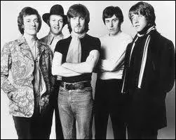 Qui chante ' Bus Stop ' ?