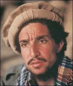 Clbre coiffe du aussi clbre commandant Massoud, c'est