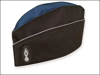 Il est souvent en bleu marine, il faudrait peut tre changer de couleur du fuchsia ...