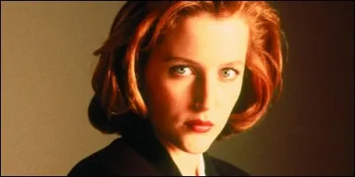 Qui joue le rôle de Dana Scully dans "X-Files" ?