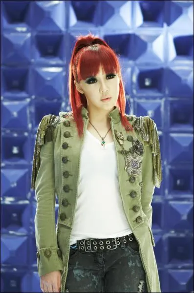 Qui est la chanteuse principale du groupe ?