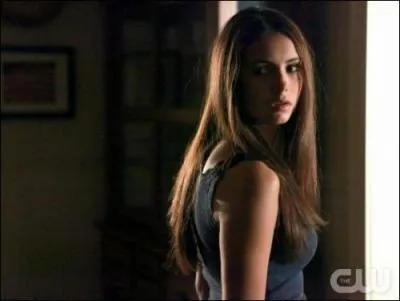 De qui Elena est-elle amoureuse ?