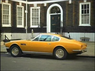 De quelle marque est cette voiture que l'on peut voir dans 'Amicalement Vtre' ?