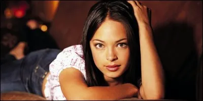 Quelle actrice de "Smallville" incarne Laurel Yueng dans "Edgemont" ?