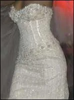 Quel est le prix en dollards de cette robe de marie qui compte 150 carats de diamants ?