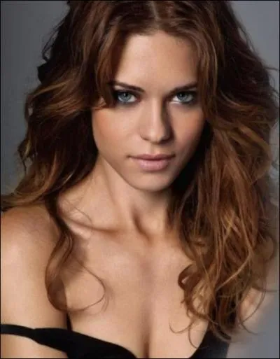 Avec son fianc Kick-Ass, c'est les 'Feux de l'Amour' tous les jours !