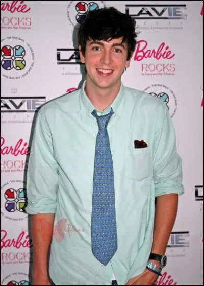 Joue-t-il dans le film ?