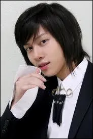 De quel groupe fait-il partie ?