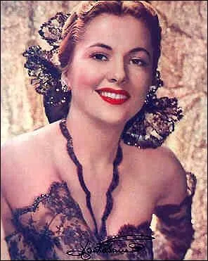 Au cinma, elle joua le rle principal de 'Rebecca', qui marquait les dbuts amricains d'Alfred Hitchcock :