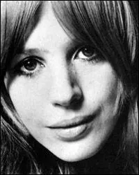 Cette chanteuse de rock anglaise clbre s'est essaye plusieurs fois au mtier d'actrice :