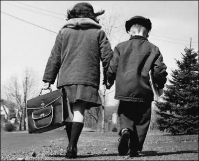 Comme d'habitude, enfin je vais vivre, comme d'habitude. Et puis, le jour s'en ira moi je reviendrai, comme d'habitude. Toi tu seras sortie pas encore. .