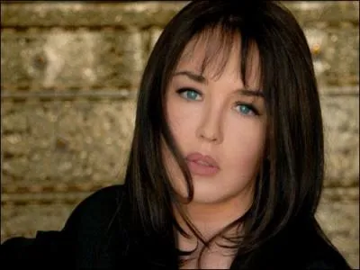 Ne le 27 juin 1955, comdienne, plusieurs fois laurate du prix Csar. Quelques-uns de ses films : ''L'Histoire d'Adle H', 'L't meurtrier', 'La reine Margot',