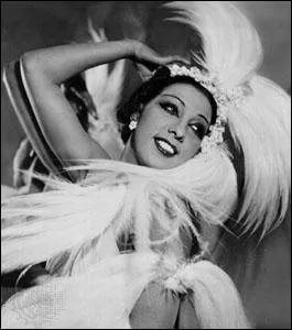Danseuse et chanteuse ne le 3 juin 1906 aux Etats-Unis, elle prend la nationalit franaise en 1937. Considre la premire star noire, elle a jou un grand rle dans la lutte contre le raciseme.
