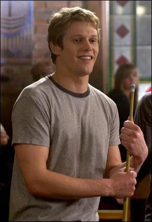 Coimment se nomme l'ex petit ami d'Elena ?