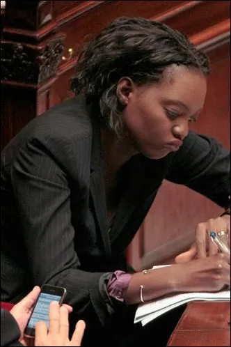 Scrtaire d'tat des droits de l'homme ... et elle a pas baiss son froc devant le libyen ... Chapeau !