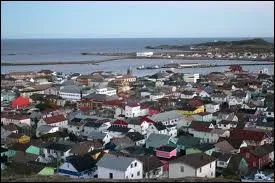 L'archipel franais St Pierre et Miquelon se situe au sud de l'le de Terre Neuve.