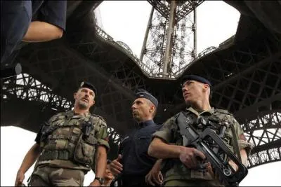 C'est un sketch de Gad Elmaleh, qu'il faut trouver, c'est aussi une mesure anti-terroriste sur le territoire franais.