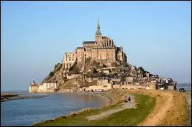 Prs du littoral de quel pays peut-on voir ce 'gros caillou' ?