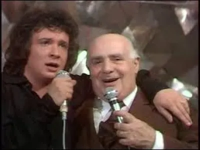 La famille Sardou est une dynastie de saltimbanques : Fernand acteur et Michel chanteur. Romain le fils a délaissé les planches pour se faire un prénom comme...