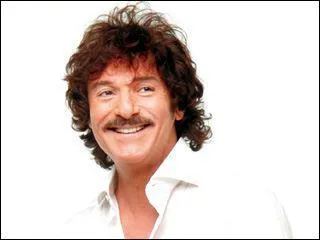 Grard Blanc. Dans quel groupe de rock franais des annes 1970 a dbut ce chanteur franais ?