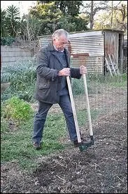 Comment se nomme cet outil trs utile pour un jardin biologique ?